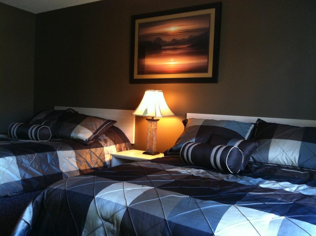 The Walla Walla Inn Rainy River Room photo